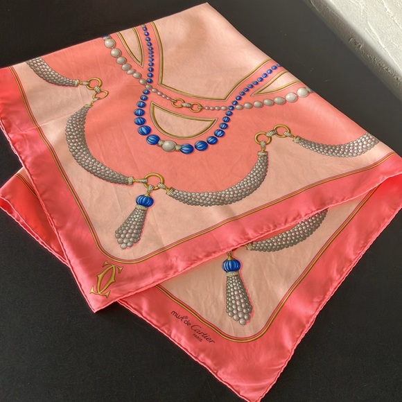 ~CARTIER~ must de Cartier 100% silk scarf beautiful used condition. - Picture 9 of 13